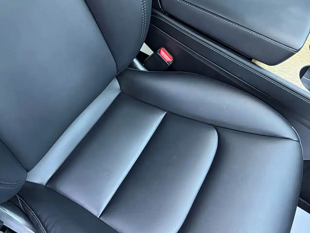 Tesla Model Y — миниатюра 6