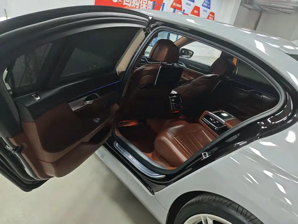 BMW 7 Series — миниатюра 5