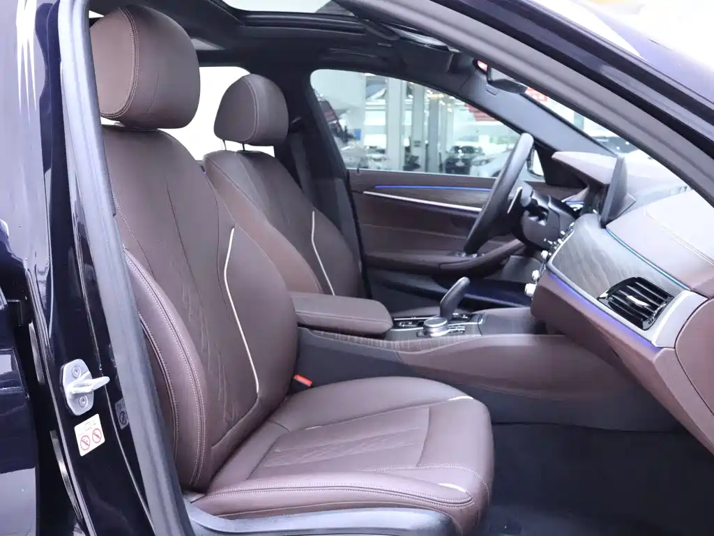 BMW 5 Series — миниатюра 21