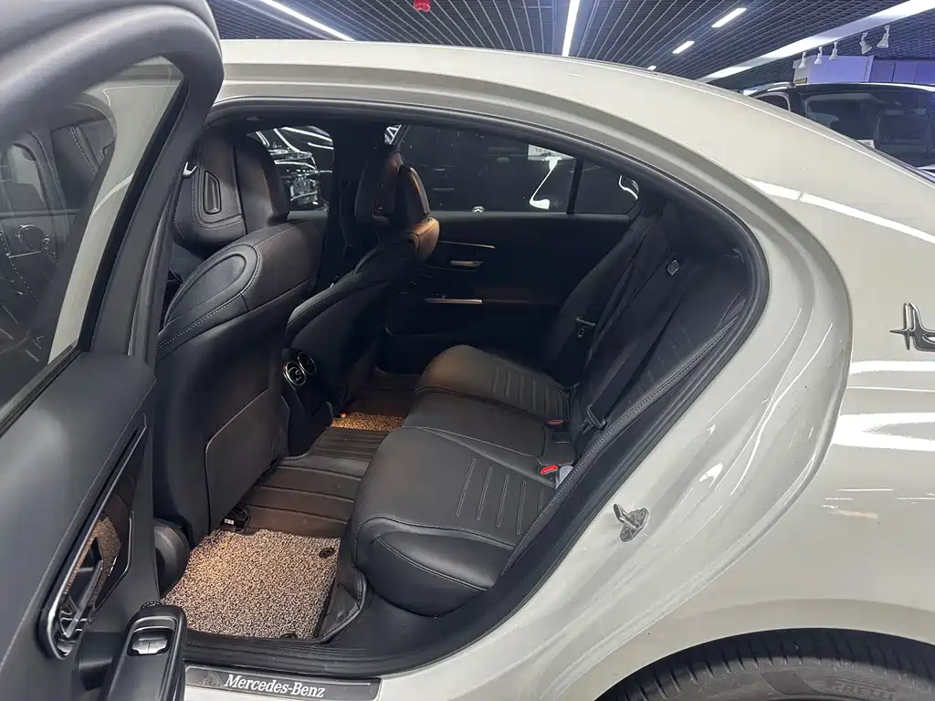 Mercedes-Benz C-Class — миниатюра 6