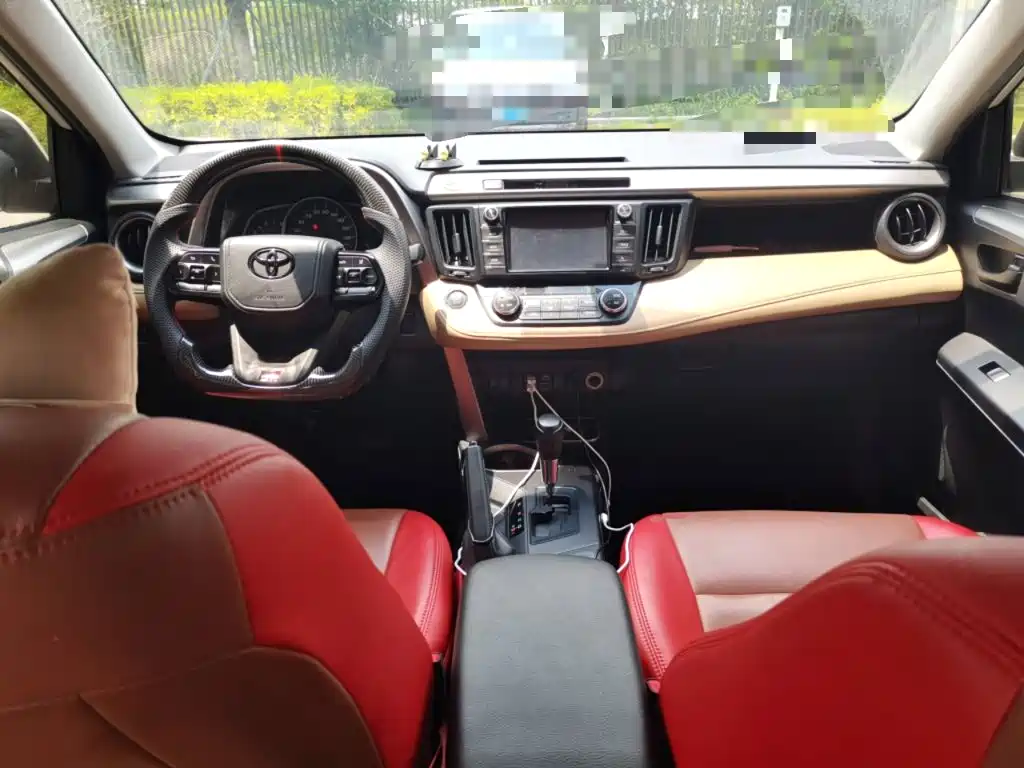Toyota RAV4 — миниатюра 5