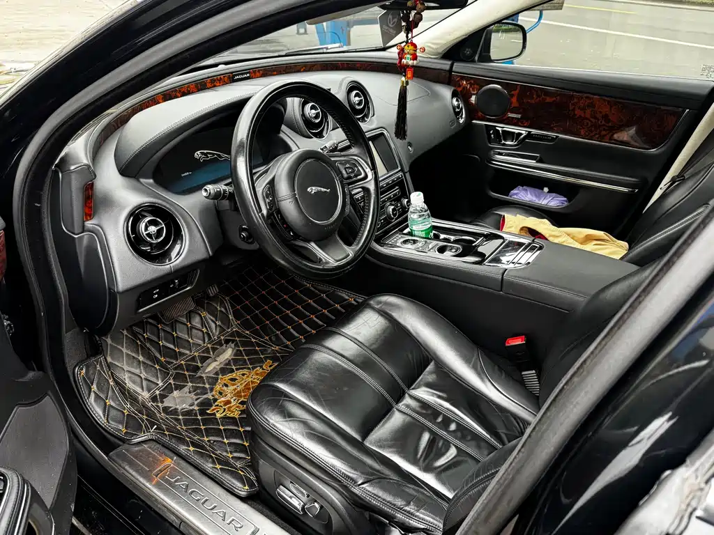 Jaguar XJ — миниатюра 3