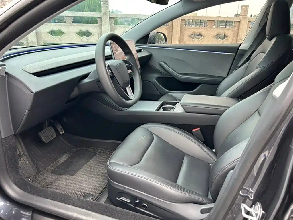 Tesla Model 3 — миниатюра 9
