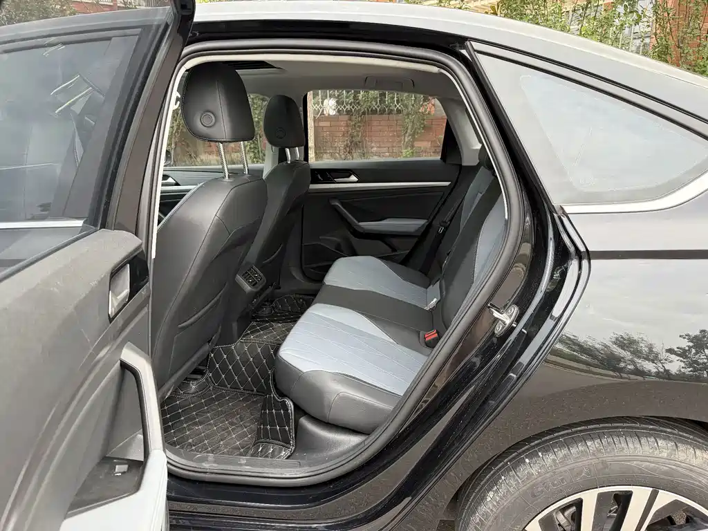 Volkswagen Lavida — миниатюра 9