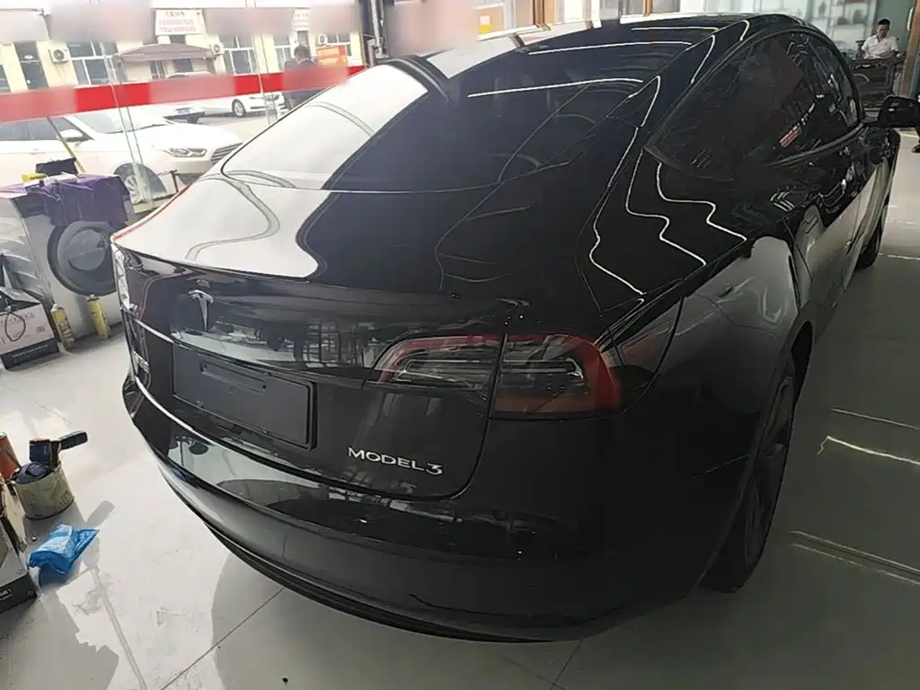 Tesla Model 3 — миниатюра 6