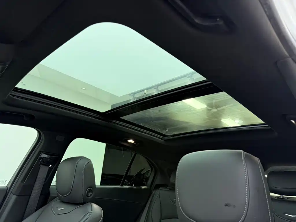 Cadillac XT4 — миниатюра 9