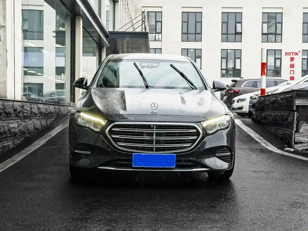 Mercedes-Benz E-Class 2024