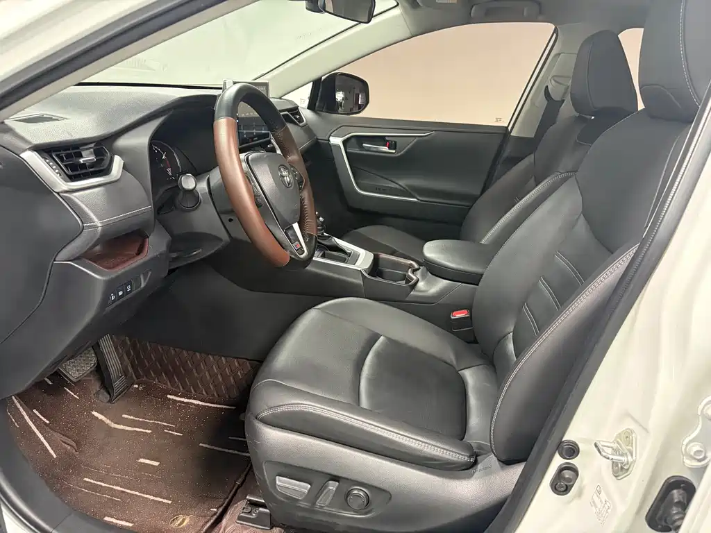 Toyota RAV4 2022 2.0L CVT Luxury