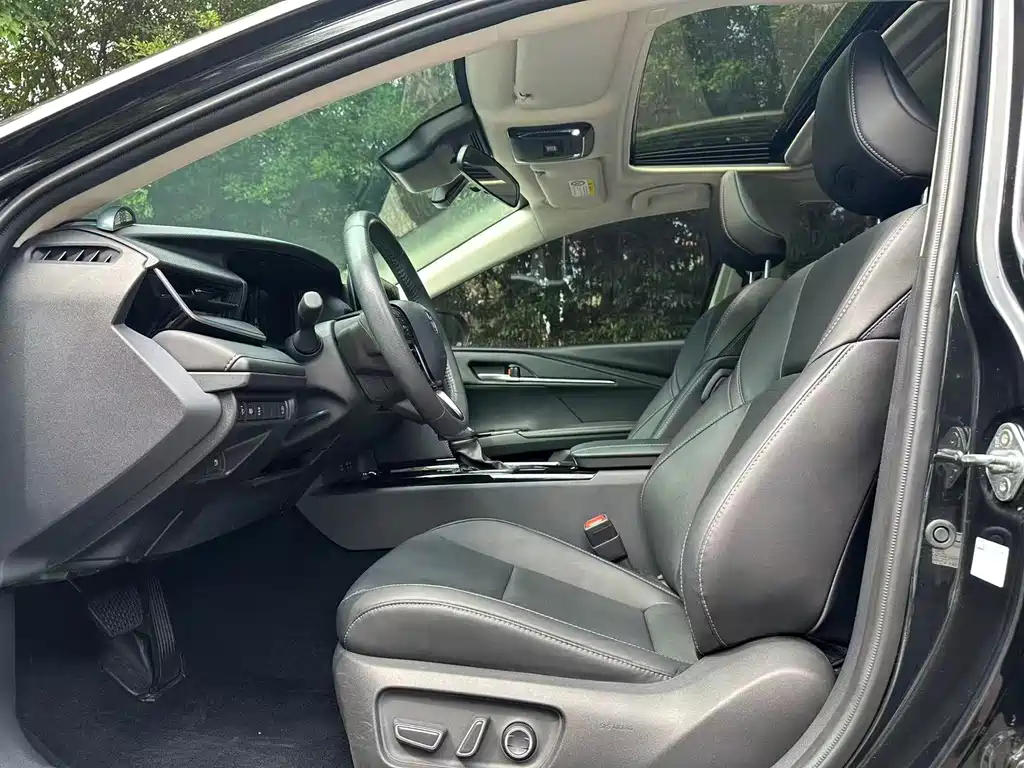 Toyota Camry — миниатюра 9