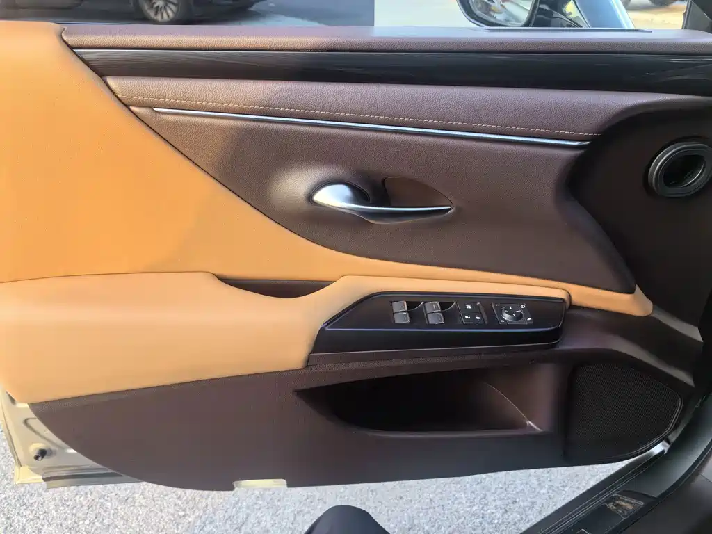 Lexus ES — миниатюра 18