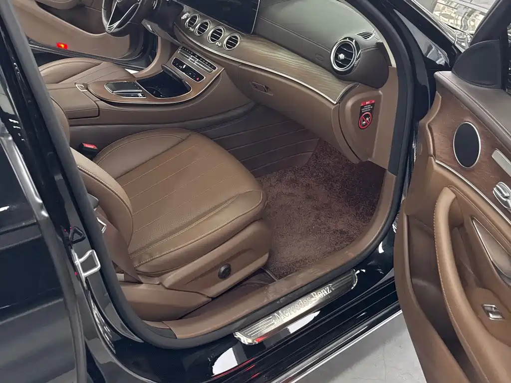 Mercedes-Benz E-Class — миниатюра 11