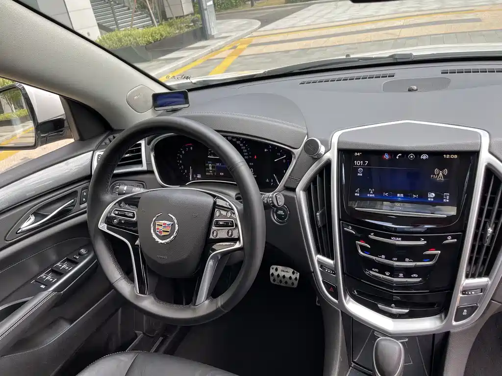 Cadillac SRX — миниатюра 11