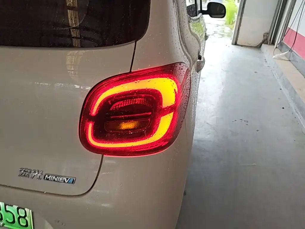 Wuling MINIEV — миниатюра 8