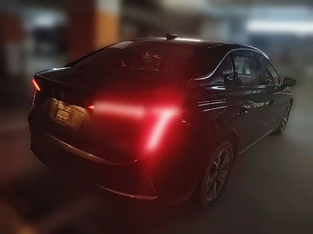 Hongqi Hongqi E-QM5 — миниатюра 10