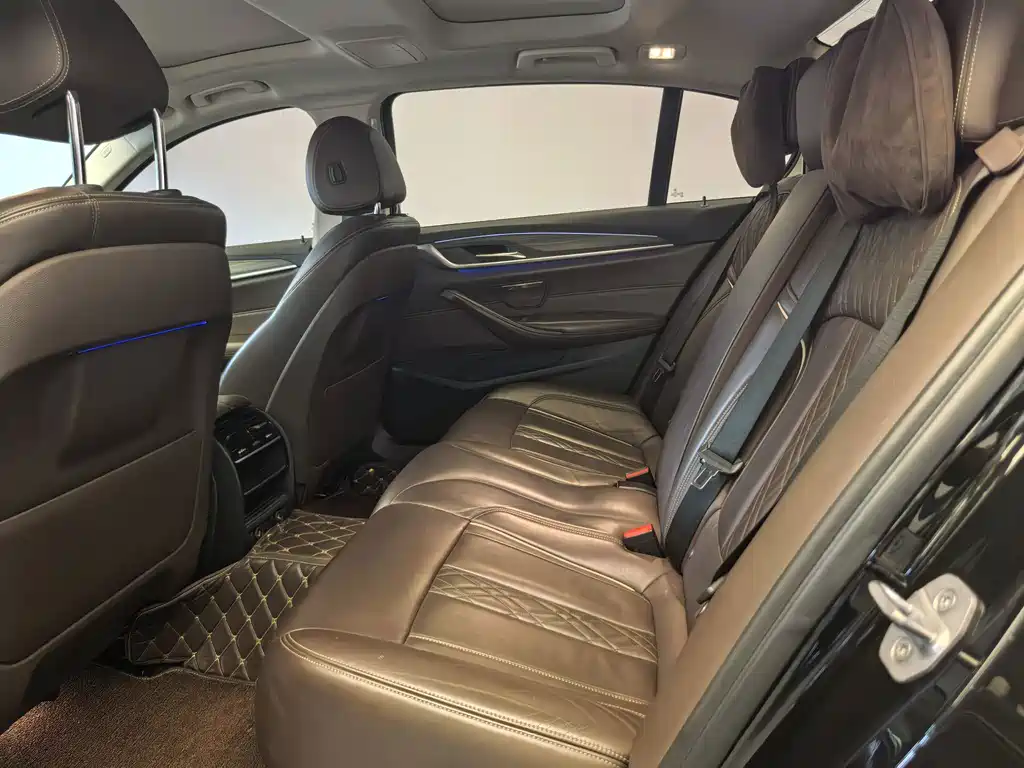 BMW 5 Series — миниатюра 5