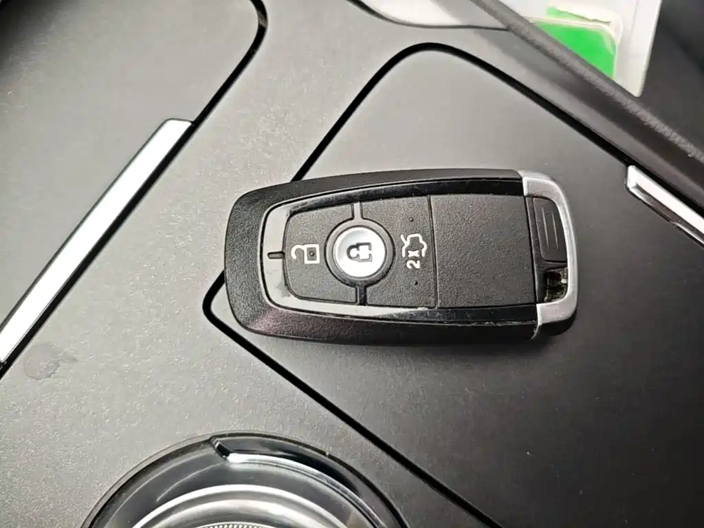 Ford Mondeo — миниатюра 9
