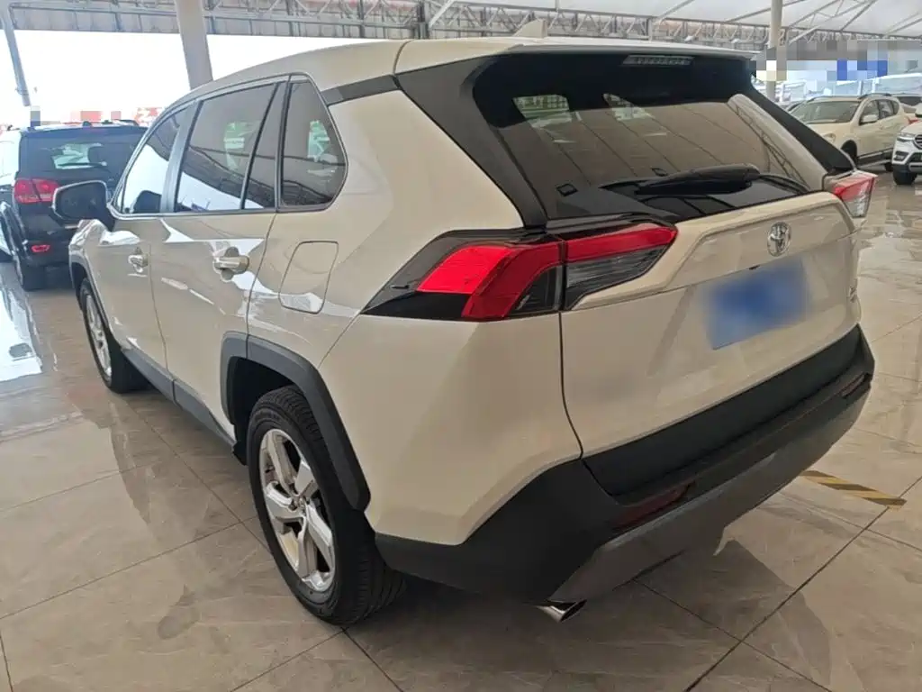 Toyota RAV4 — миниатюра 5