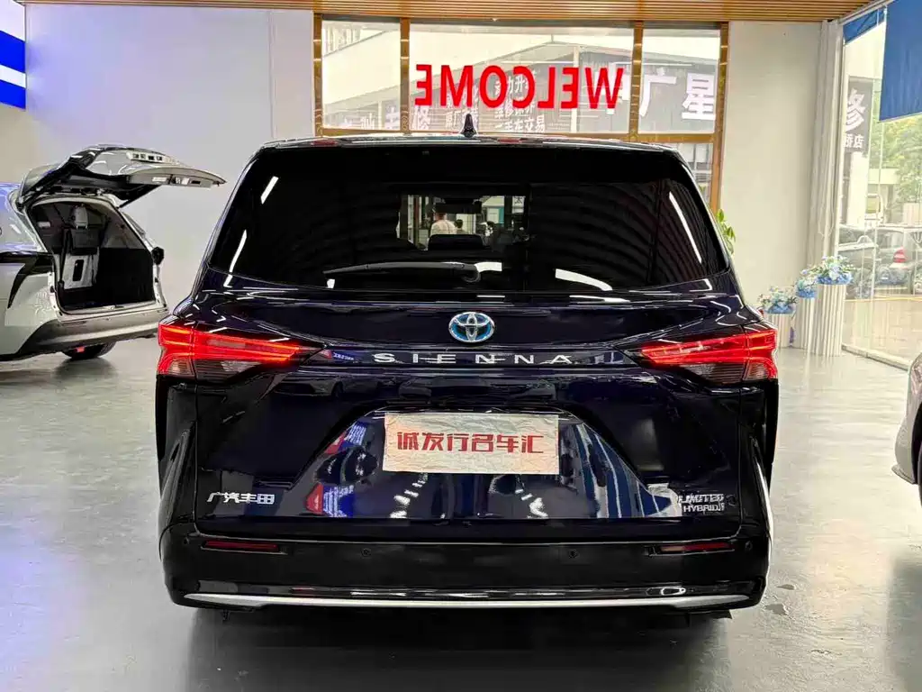 Toyota Sienna — миниатюра 8