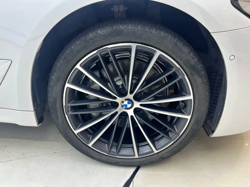 BMW 5 Series — миниатюра 23