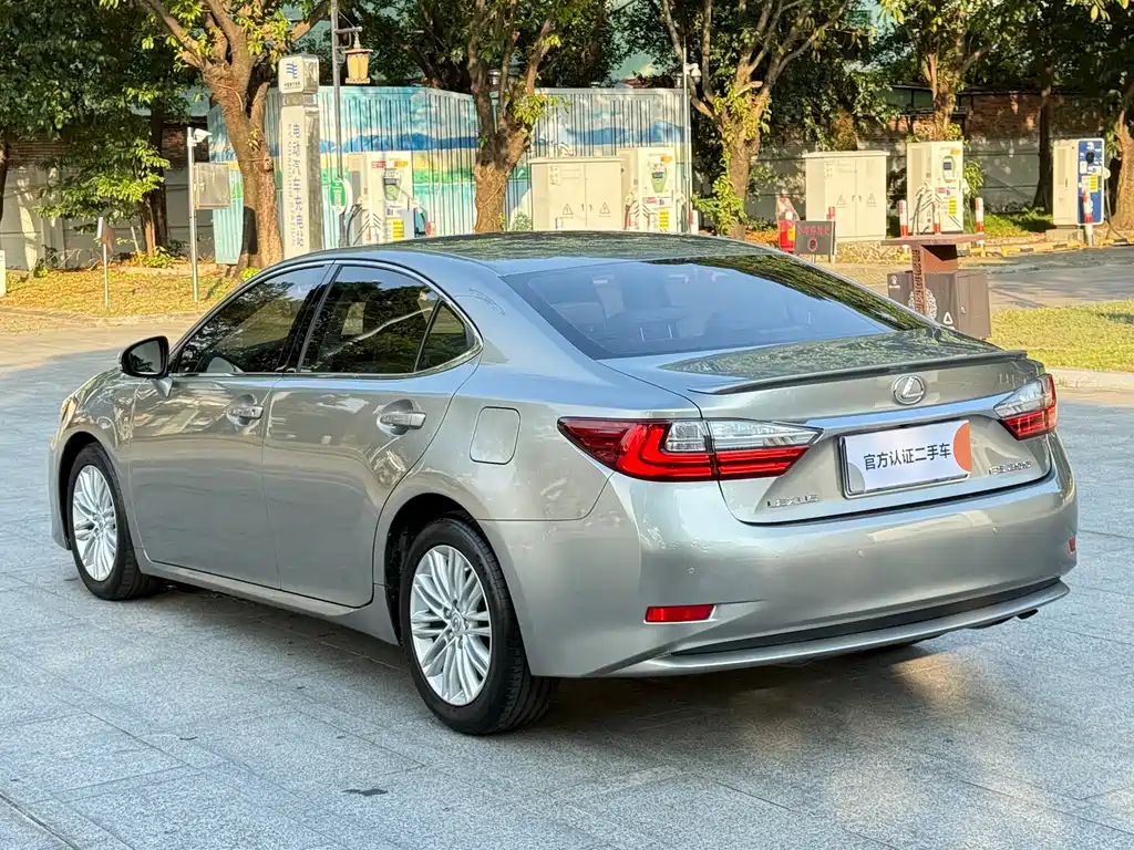 Lexus ES — миниатюра 6