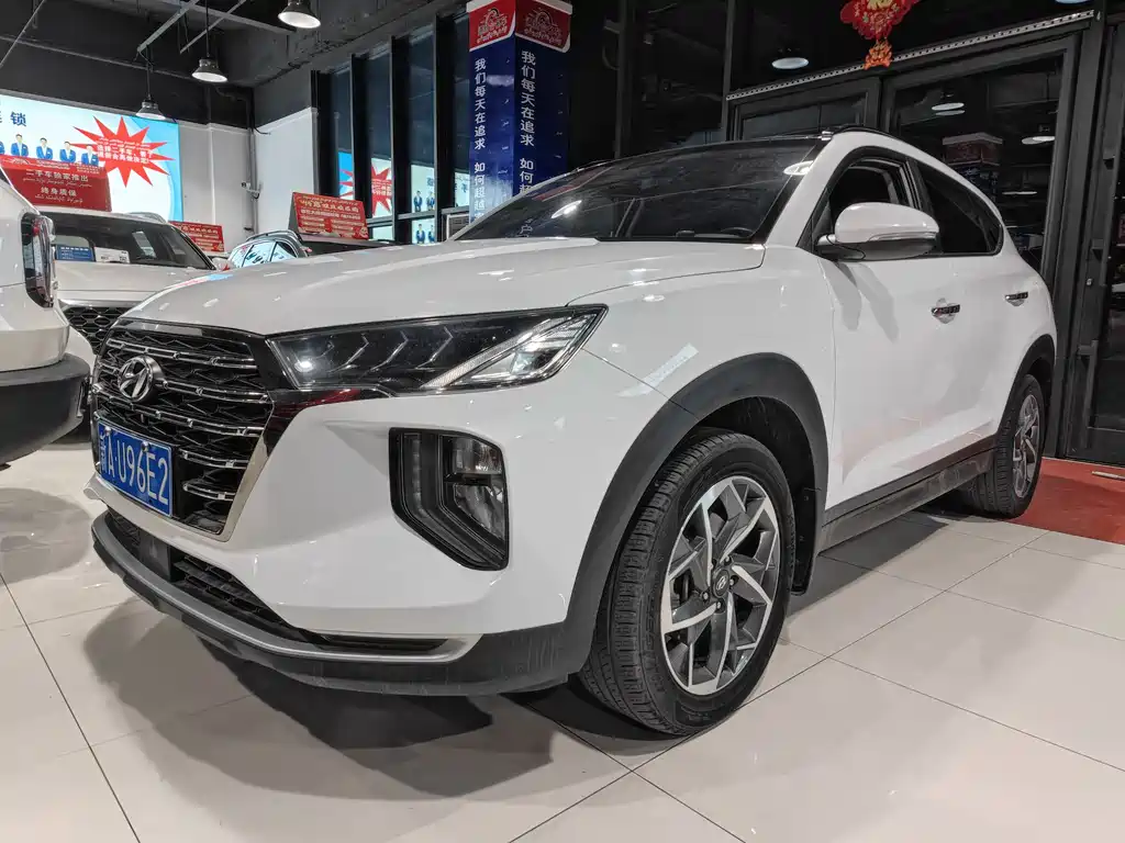 MODERN TUCSON