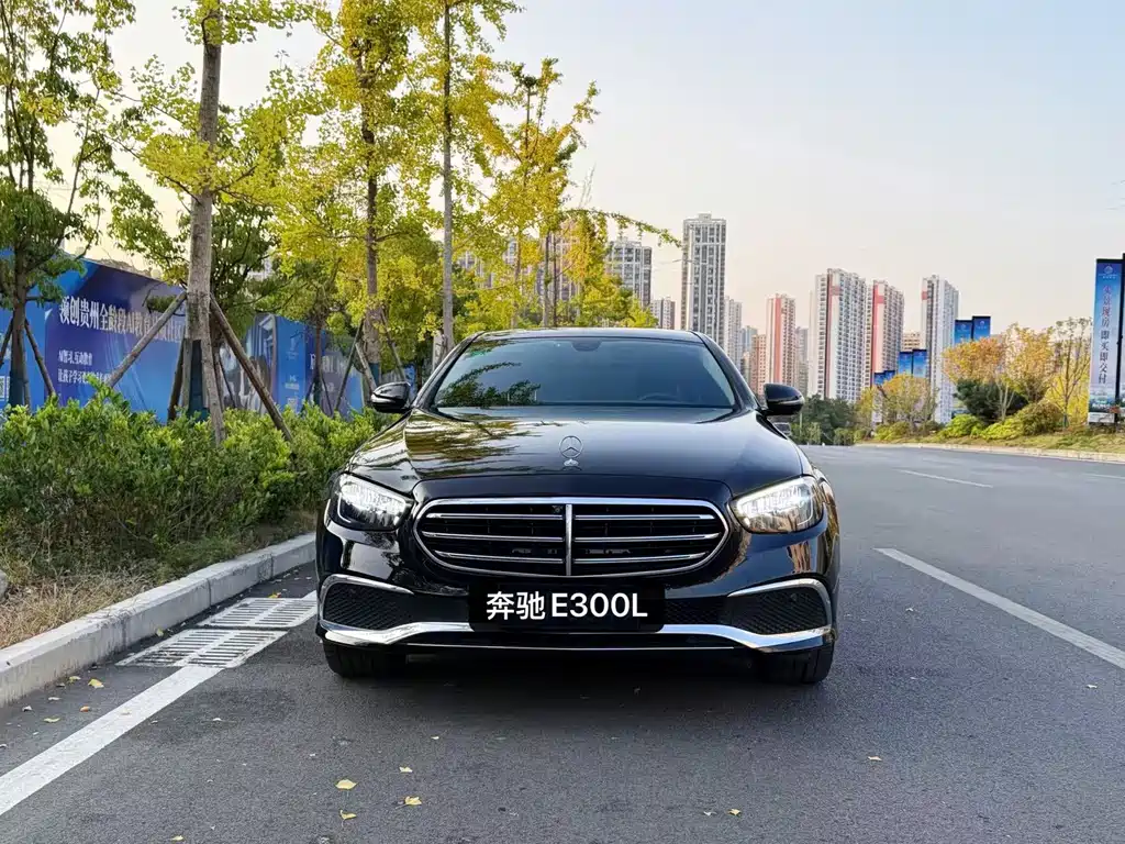 Mercedes-Benz E-Class — миниатюра 2