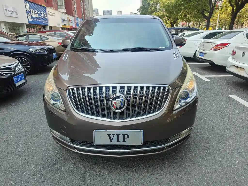Buick GL8 — миниатюра 2