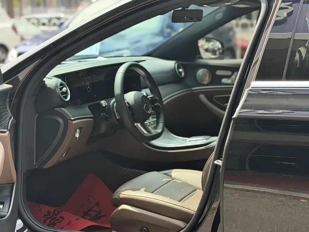 Mercedes-Benz E-Class — миниатюра 8