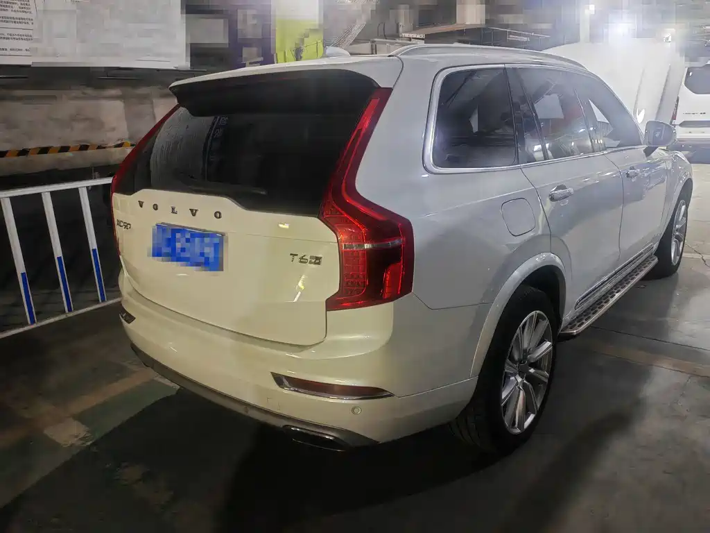 Volvo XC90 — миниатюра 10