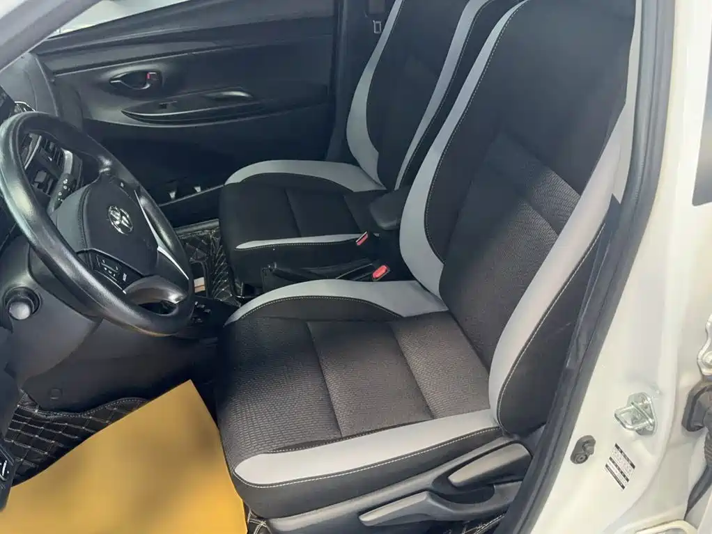 Toyota Yaris L — миниатюра 9