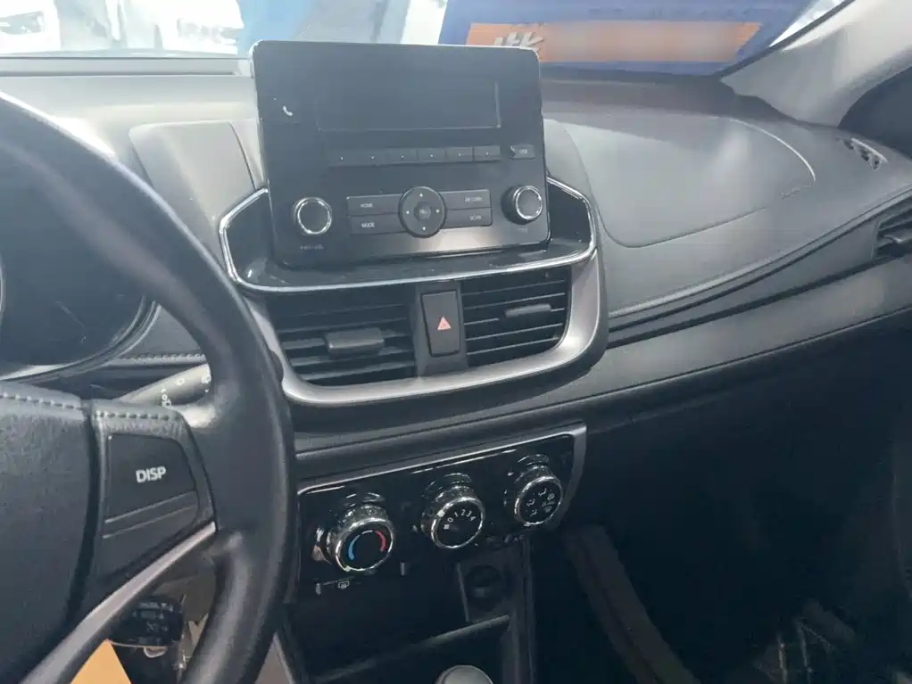 Toyota Yaris L — миниатюра 5