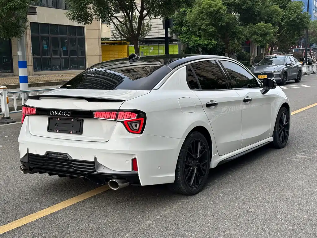 Lynk & Co 03 — миниатюра 9