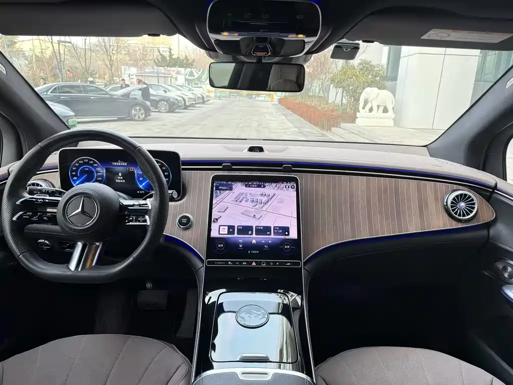 MERCEDES-BENZ EQE SUV