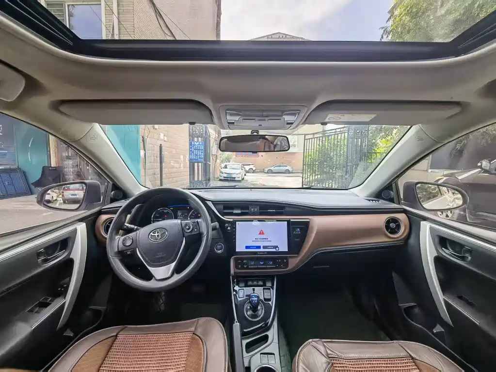 Toyota Corolla Hybrid — миниатюра 7