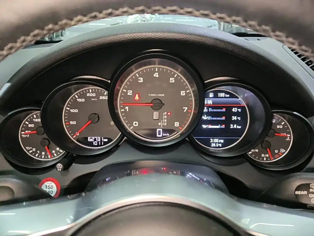 Porsche Cayenne — миниатюра 12