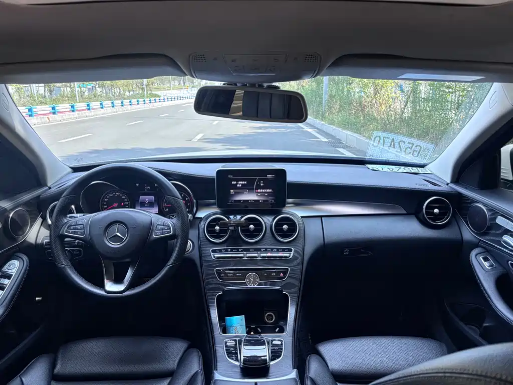 Mercedes-Benz C-Class — миниатюра 11