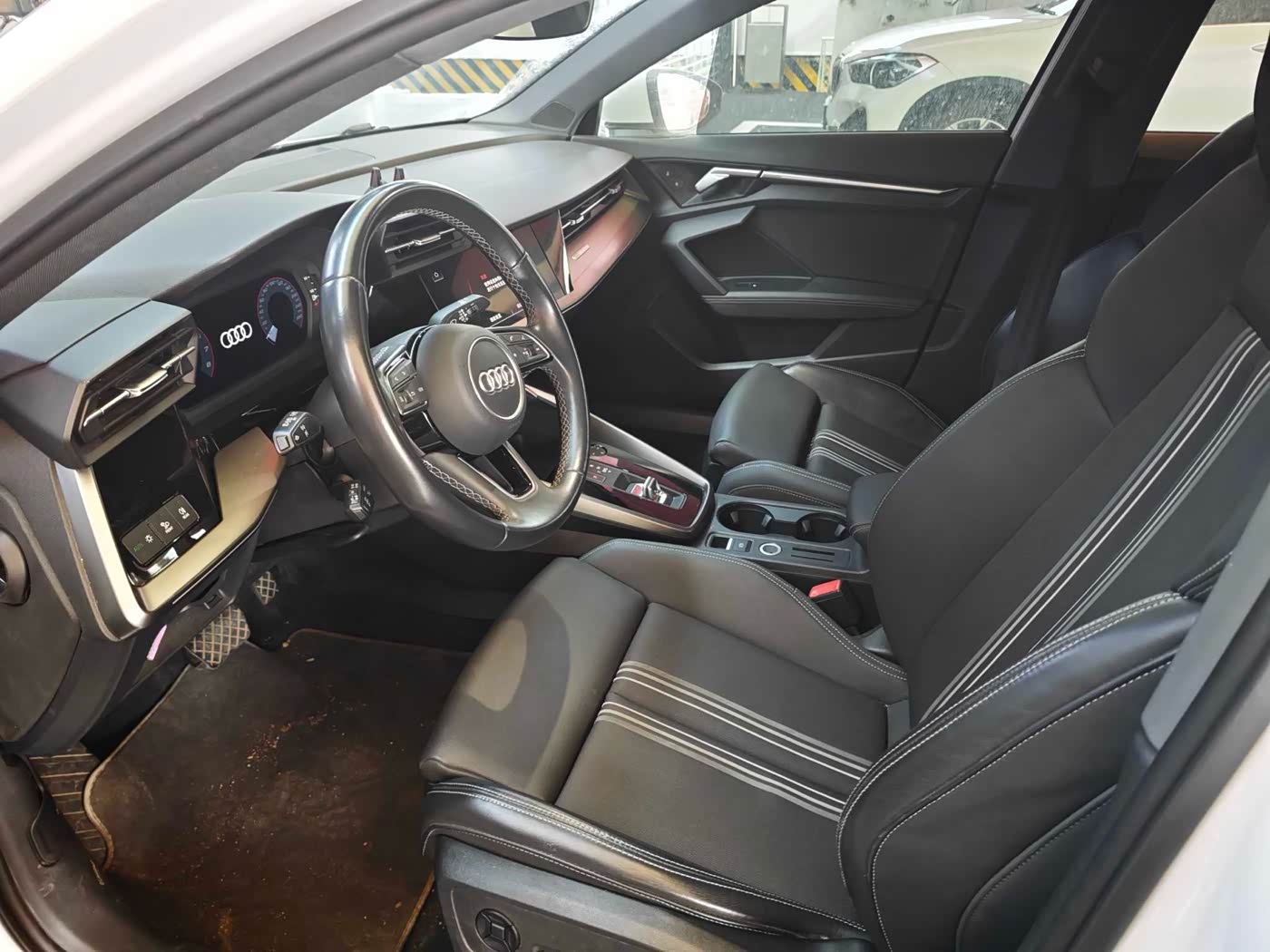 Audi A3 1.4 л 2024 г. Белый, пробег 33000 км
