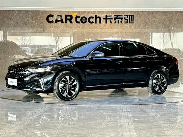 VOLKSWAGEN PASSAT 2024