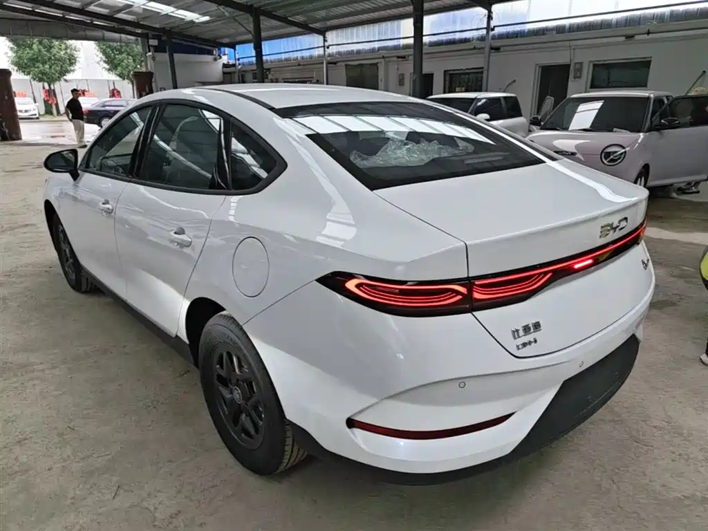 BYD Qin Plus PLUS 2025 DM-i Smart Drive 128KM