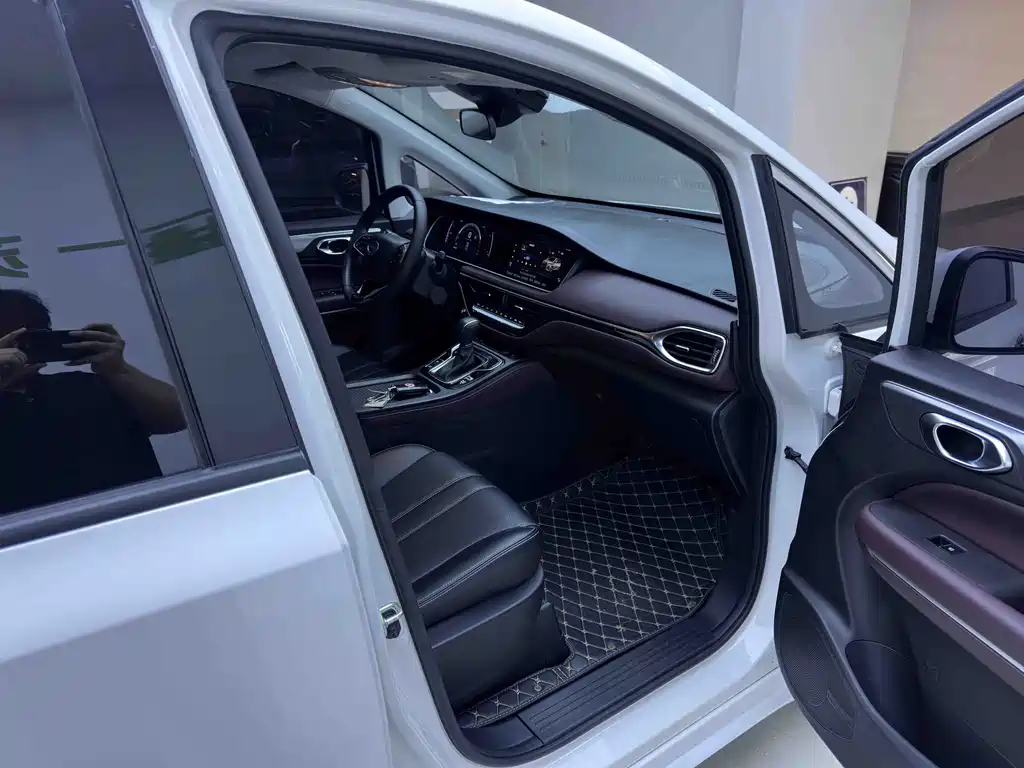 GAC Motor Trumpchi M6 — миниатюра 10