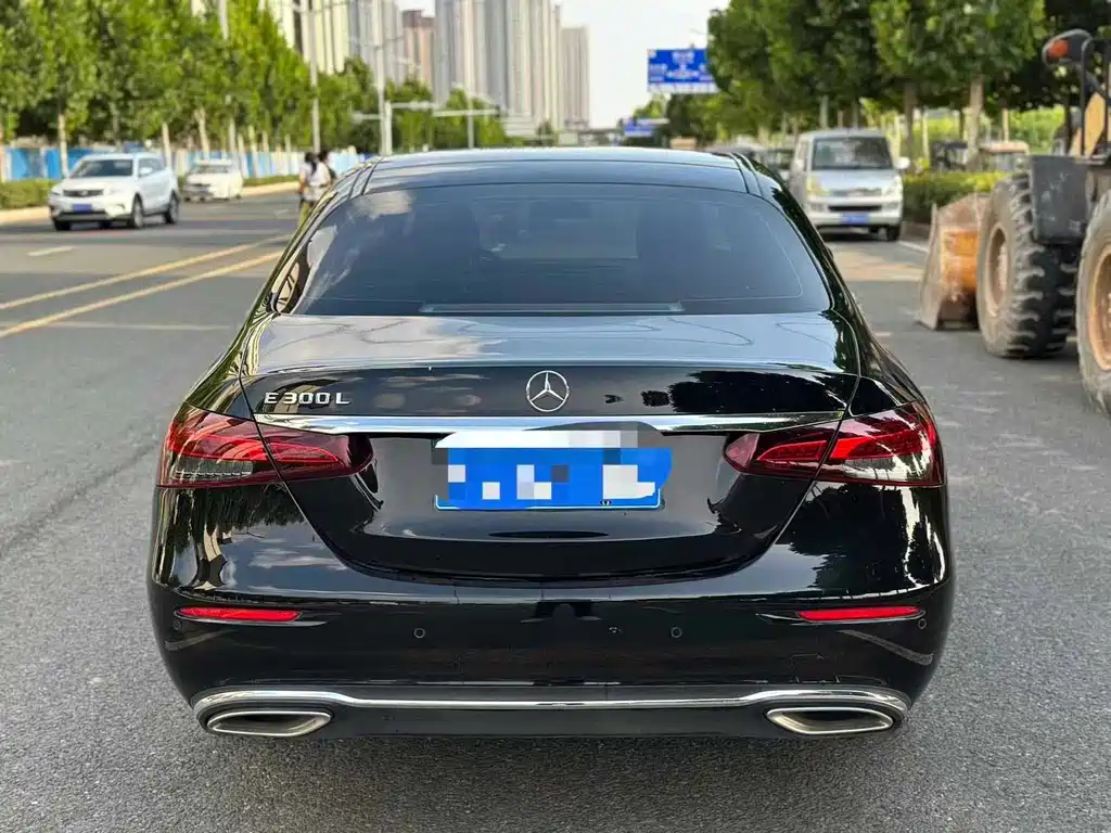 Mercedes-Benz E-Class — миниатюра 8