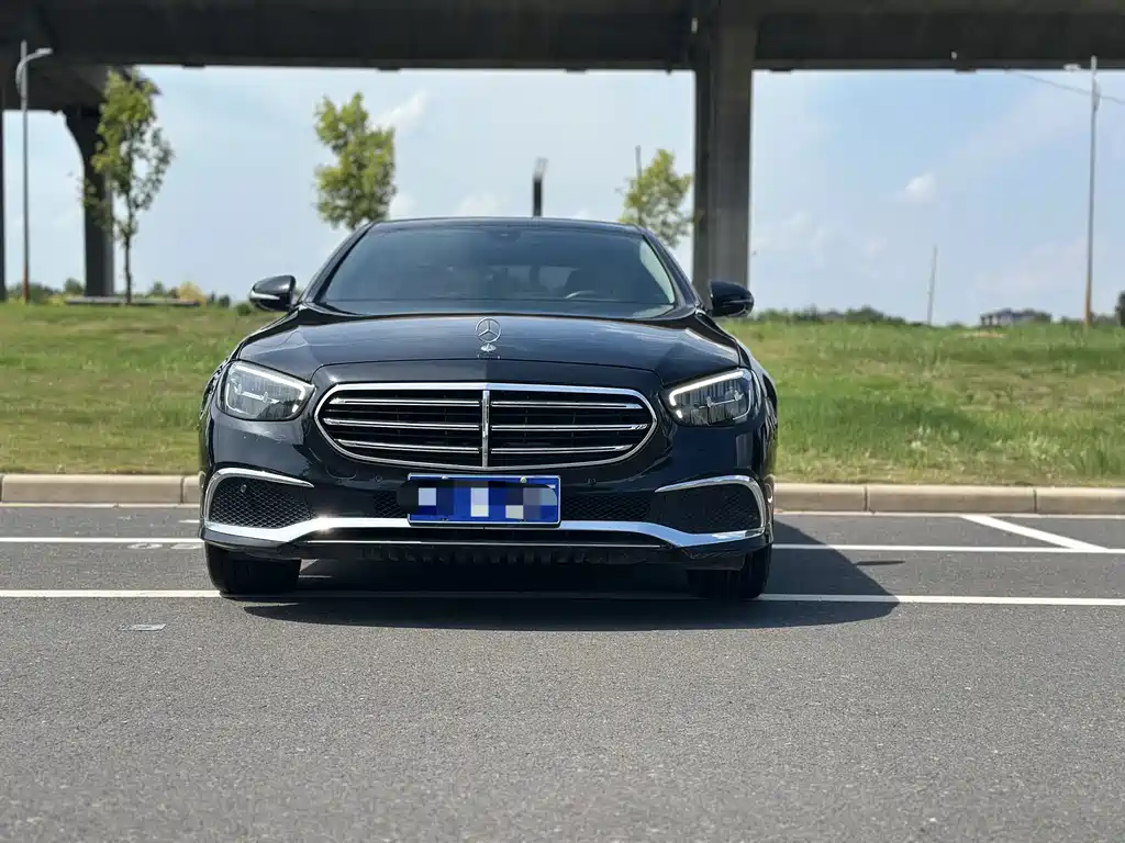 Mercedes-Benz E-Class — миниатюра 2