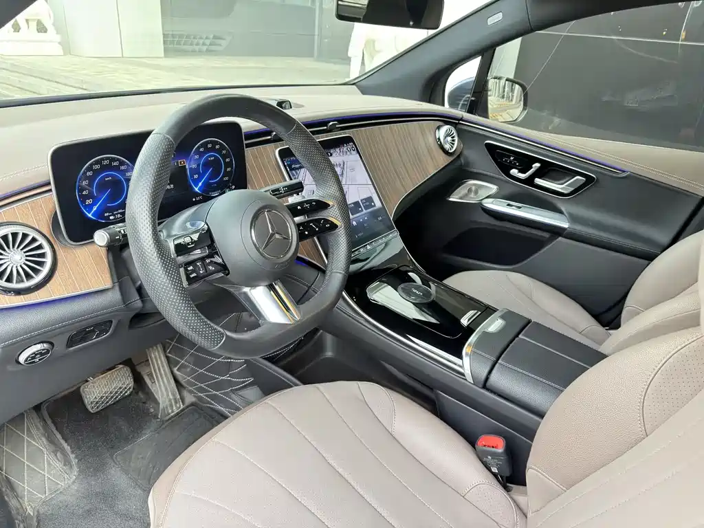 MERCEDES-BENZ EQE SUV