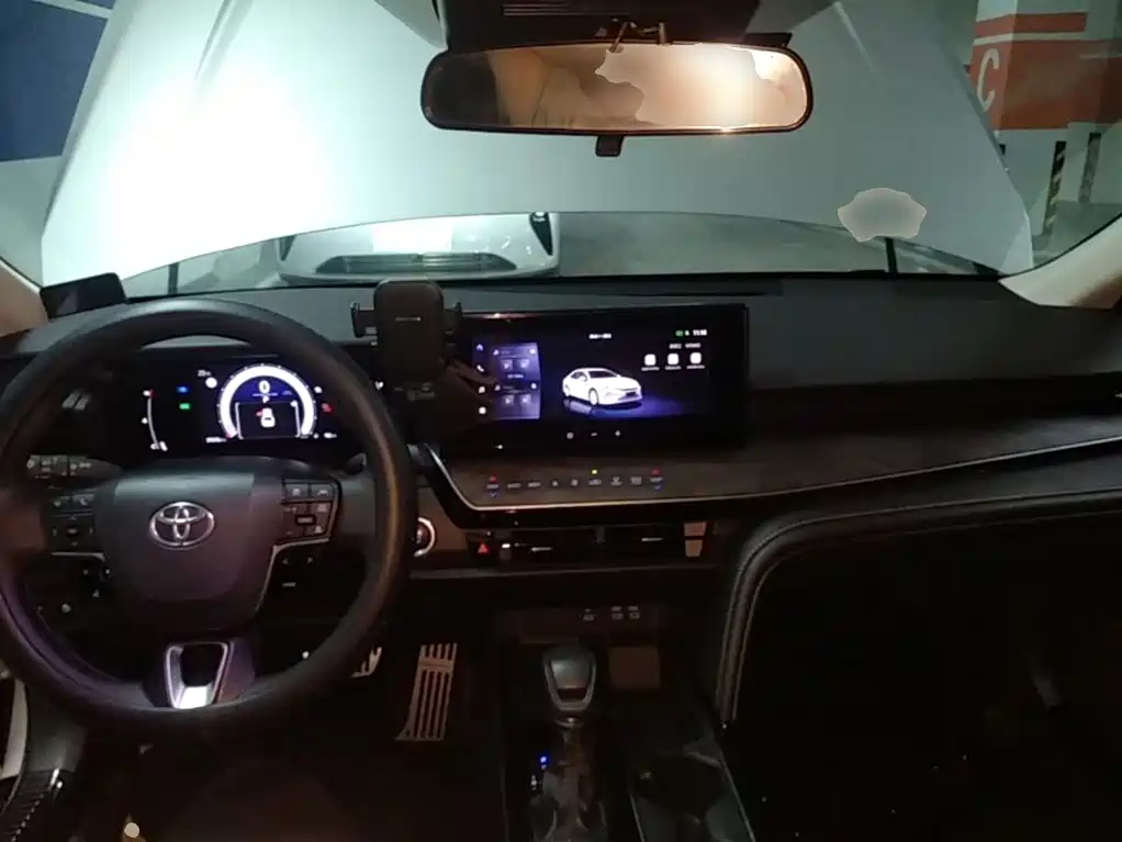 Toyota Camry — миниатюра 10