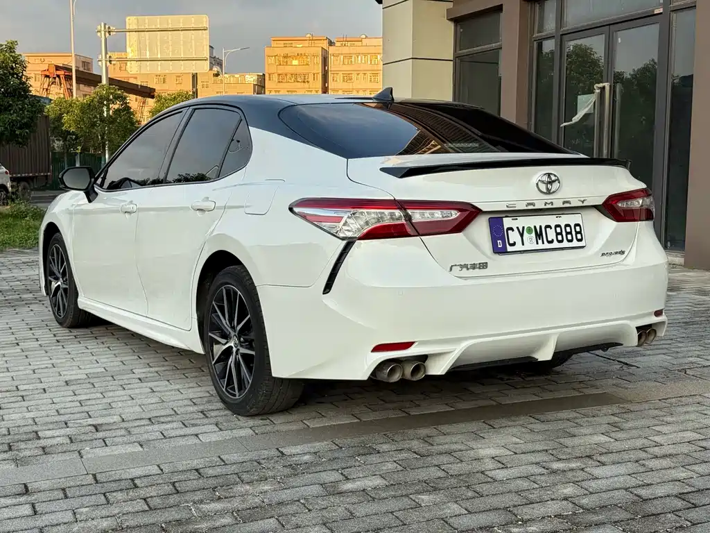 Toyota Camry — миниатюра 8