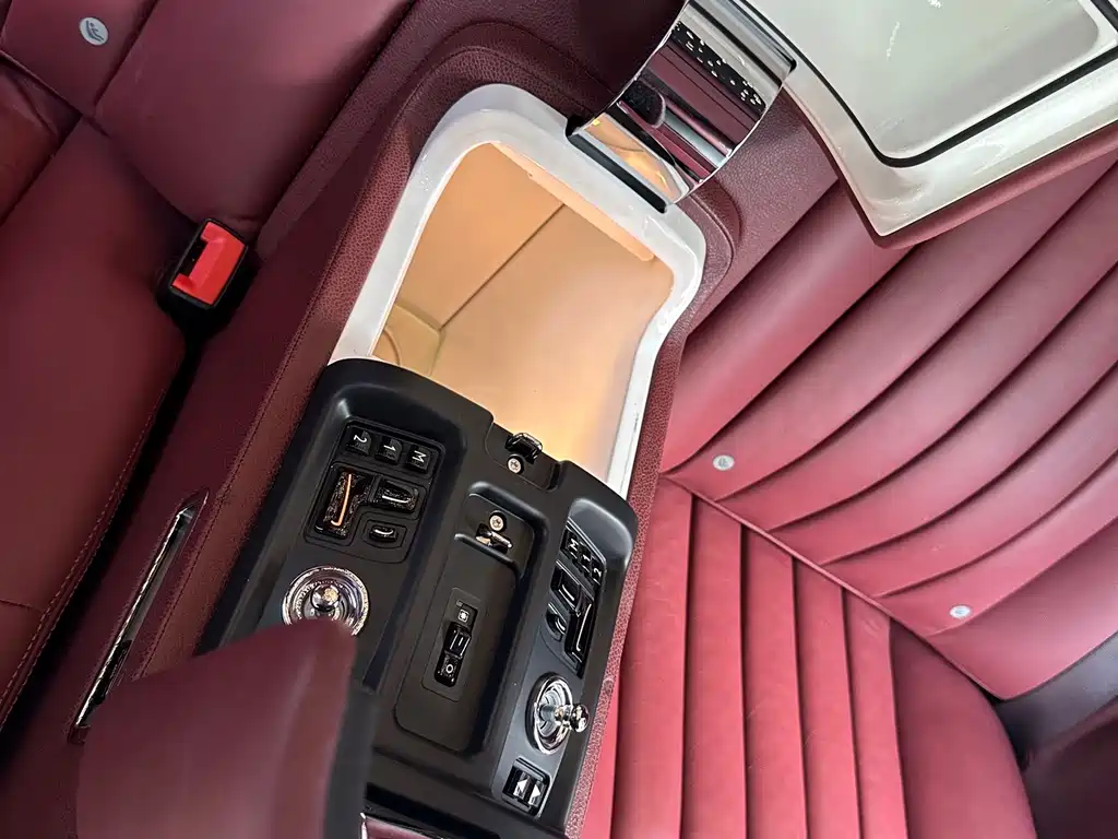 Rolls-Royce Phantom — миниатюра 15