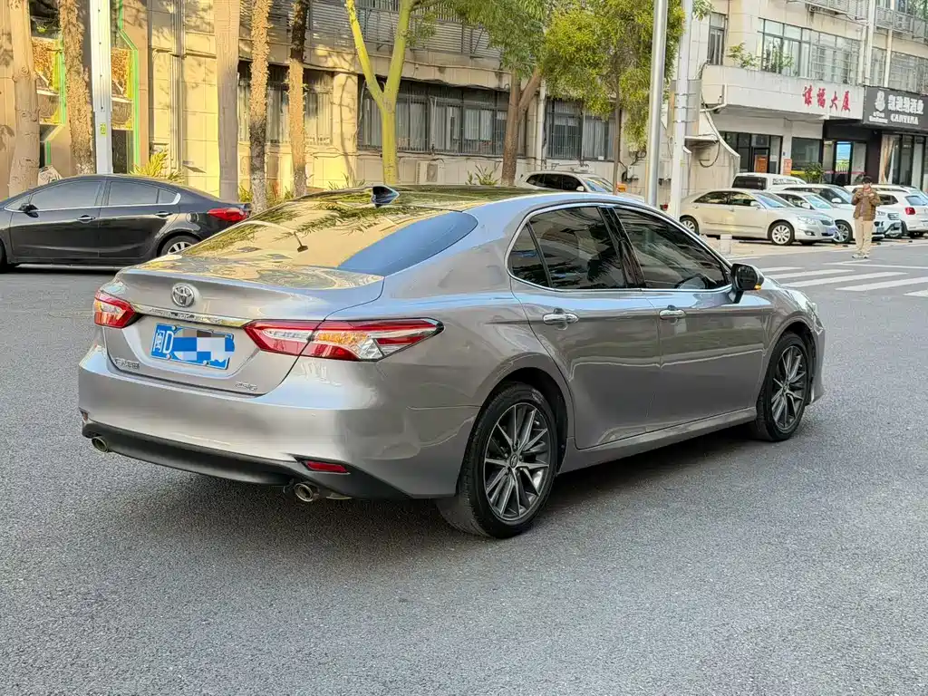 TOYOTA CAMRY