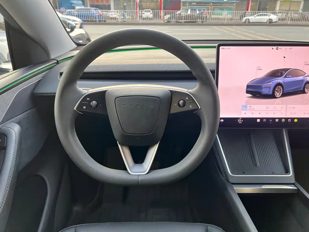 Tesla Model Y — миниатюра 25