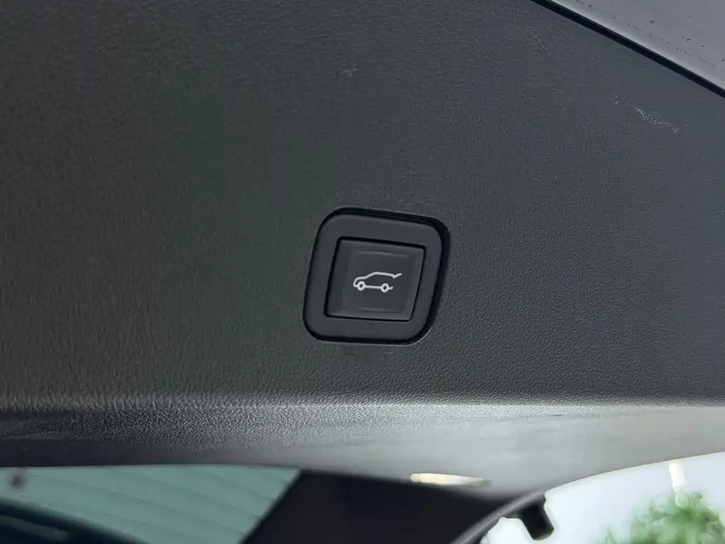 Cadillac XT6 — миниатюра 20