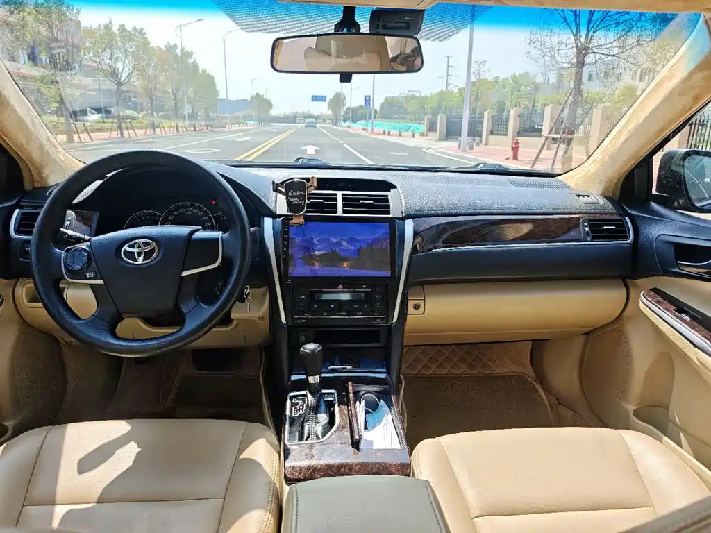 TOYOTA CAMRY